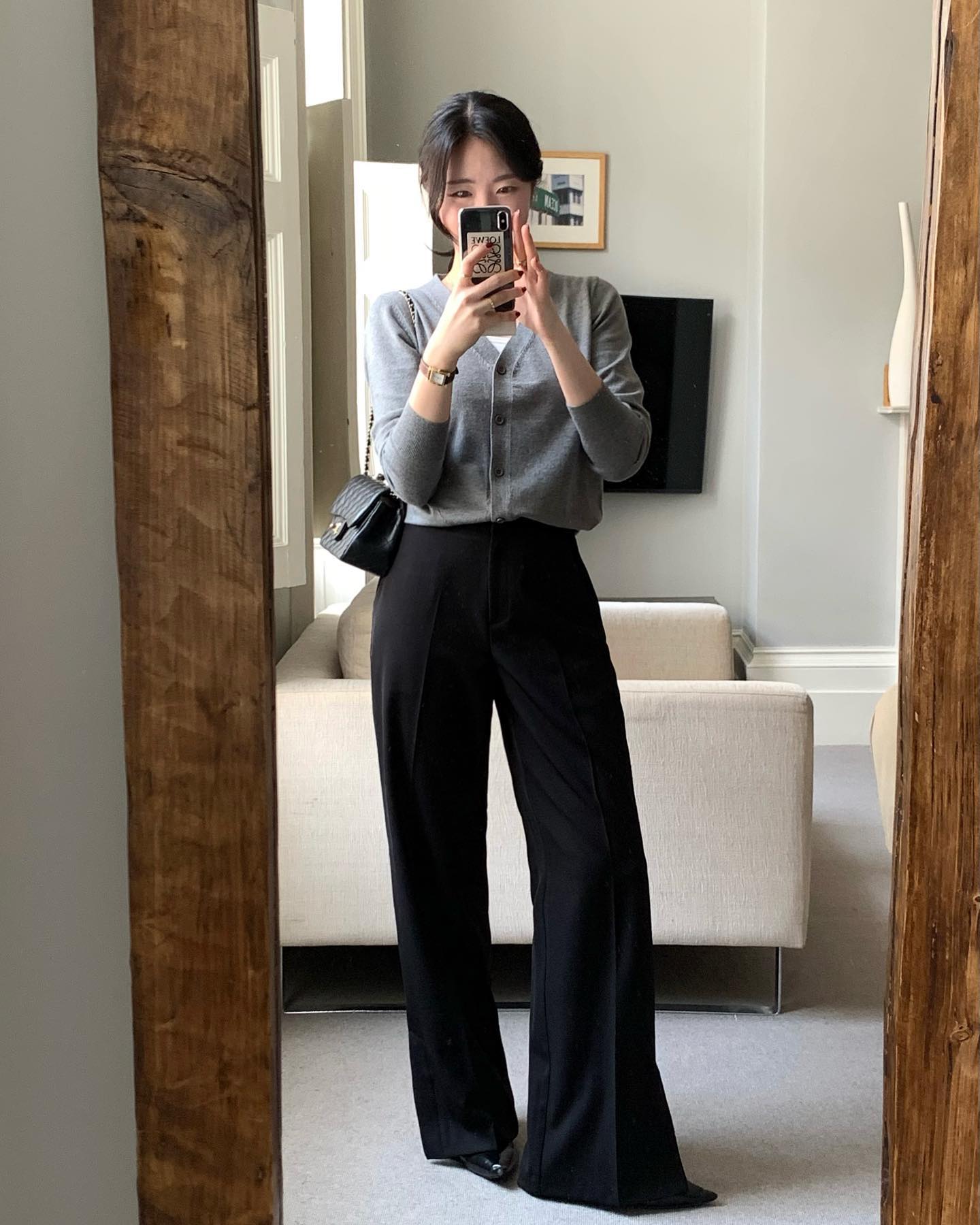 Mùa đông không thể thiếu một chiếc quần đen, đây là 4 kiểu tôn dáng đáng đầu tư nhất năm nay - 5