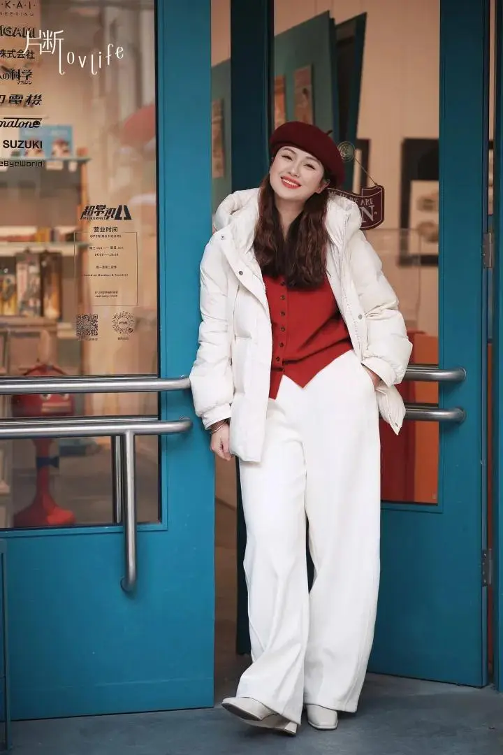 Phụ nữ U40 đừng chỉ diện màu trung tính: 6 combo màu nổi giúp trẻ như đôi mươi mà không hề amp;#34;cưa sừng làm nghéamp;#34; - 4