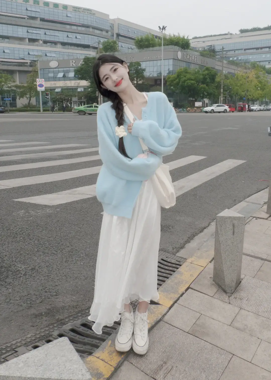 10 outfit với chân váy dài giúp chị em đẹp như nữ thần mùa xuân, ai cũng tưởng là hot girl mạng - 2