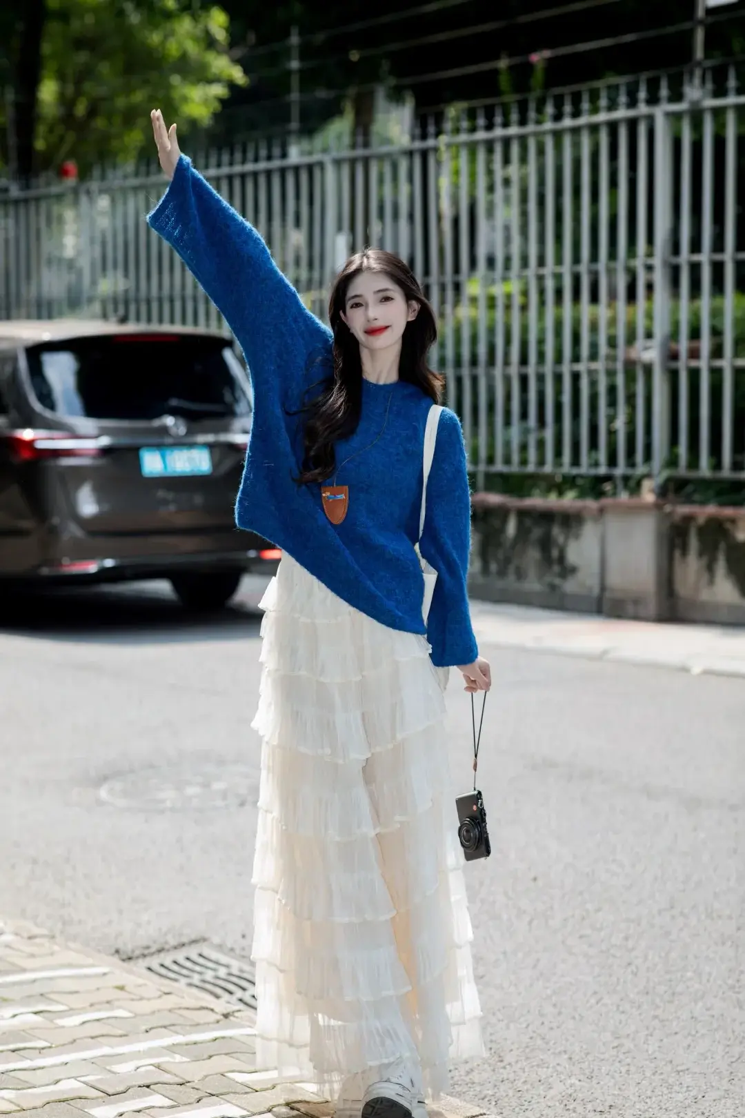 10 outfit với chân váy dài giúp chị em đẹp như nữ thần mùa xuân, ai cũng tưởng là hot girl mạng - 7