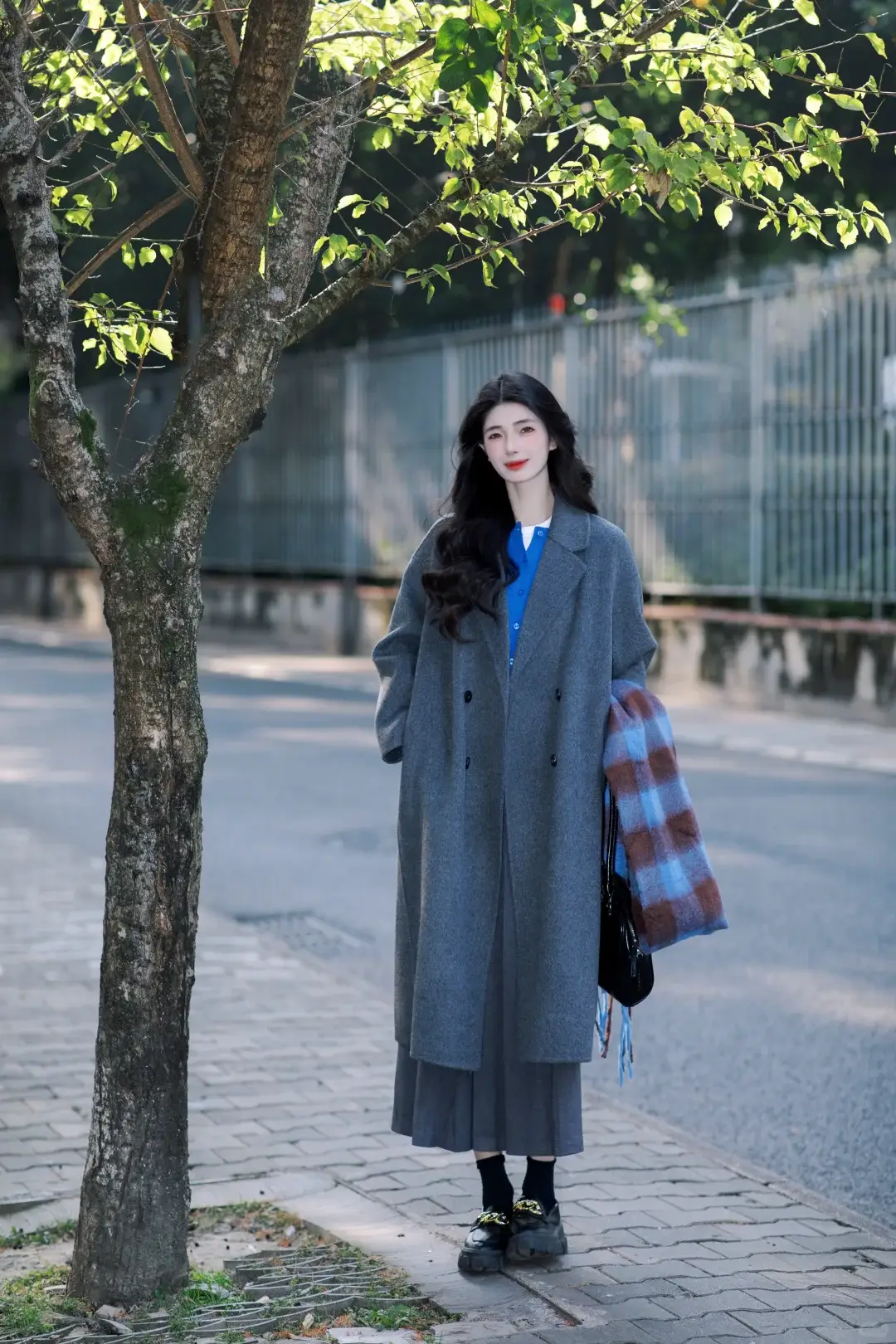 10 outfit với chân váy dài giúp chị em đẹp như nữ thần mùa xuân, ai cũng tưởng là hot girl mạng - 1