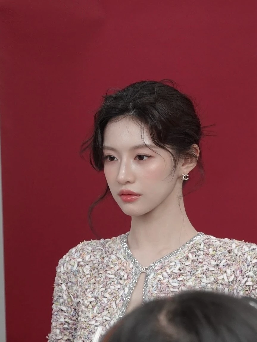 Mỹ nhân đẹp siêu thực được xem là amp;#34;hình mẫu thẩm mỹamp;#34; của mọi phụ nữ, tất cả nhờ 4 bí quyết dưỡng nhan dễ học - 3