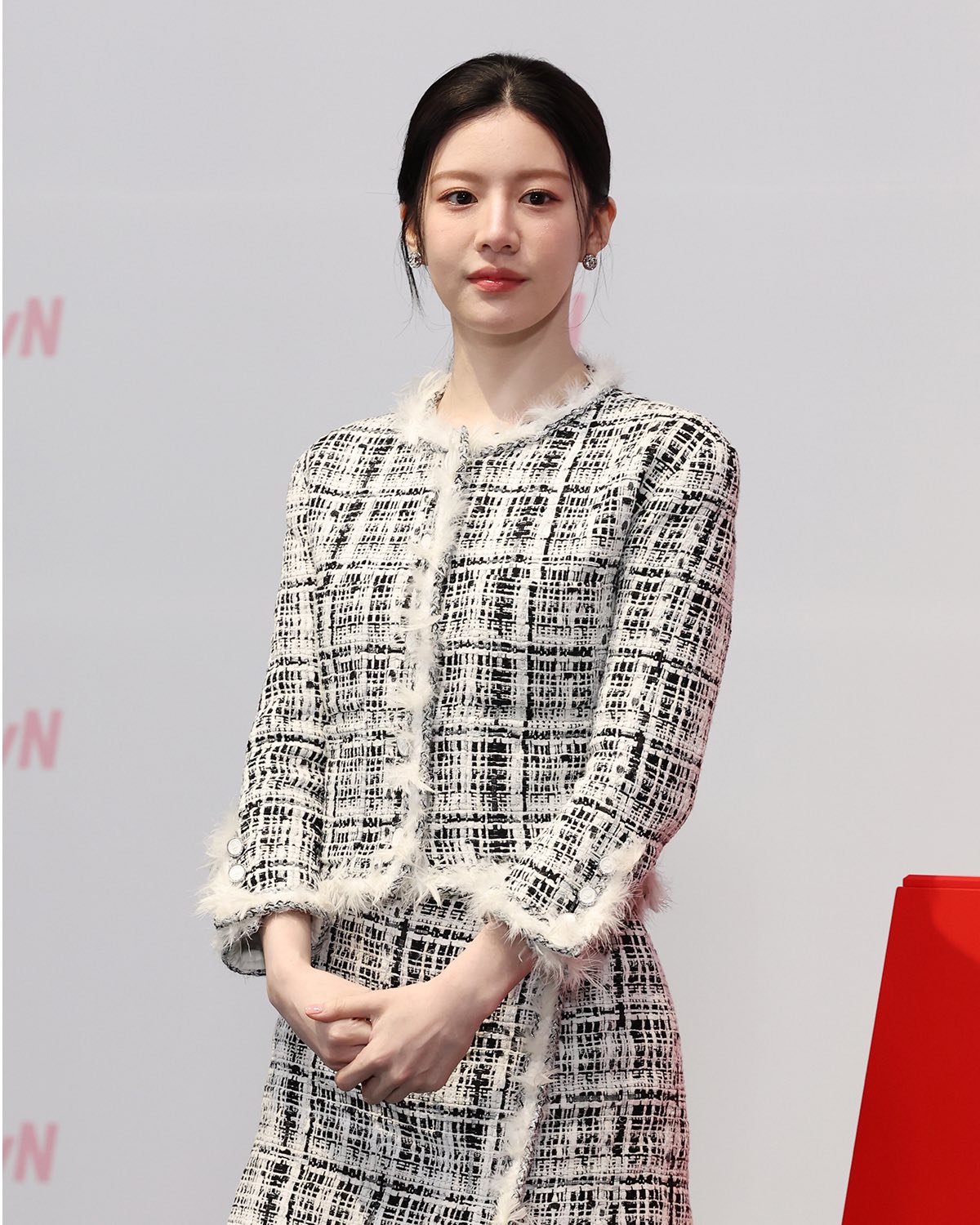 Mỹ nhân đẹp siêu thực được xem là amp;#34;hình mẫu thẩm mỹamp;#34; của mọi phụ nữ, tất cả nhờ 4 bí quyết dưỡng nhan dễ học - 4