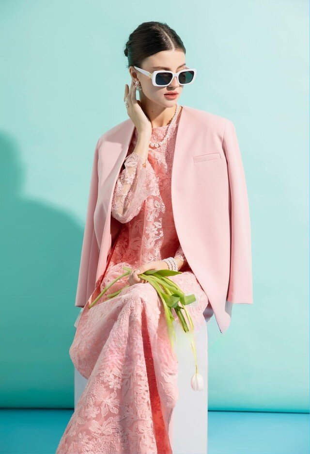 5 kiểu áo khoác phối với áo dài hay váy đầm đều đẹp, chị em đi du xuân vừa ấm áp vừa sành điệu - 3