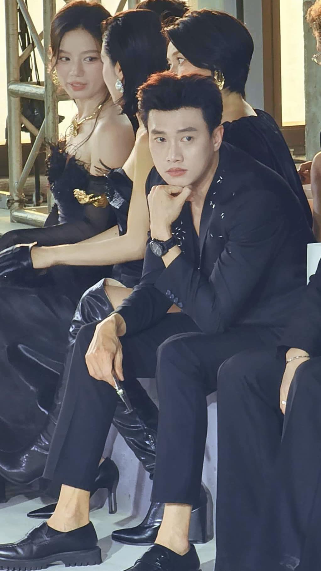 amp;#34;Nam thần màn ảnhamp;#34; Quốc Trường bị trêu vì lộ mặt mụn trên sóng trực tiếp, đáp lại một câu khiến dân mạng amp;#34;ngã ngửaamp;#34; - 9