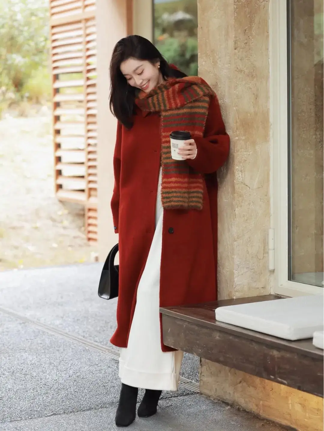 Trót mua áo khoác đỏ diện Tết, đây là 8 cách phối đồ giúp bạn khỏi lo amp;#34;sếnamp;#34;, càng mặc càng sang - 4
