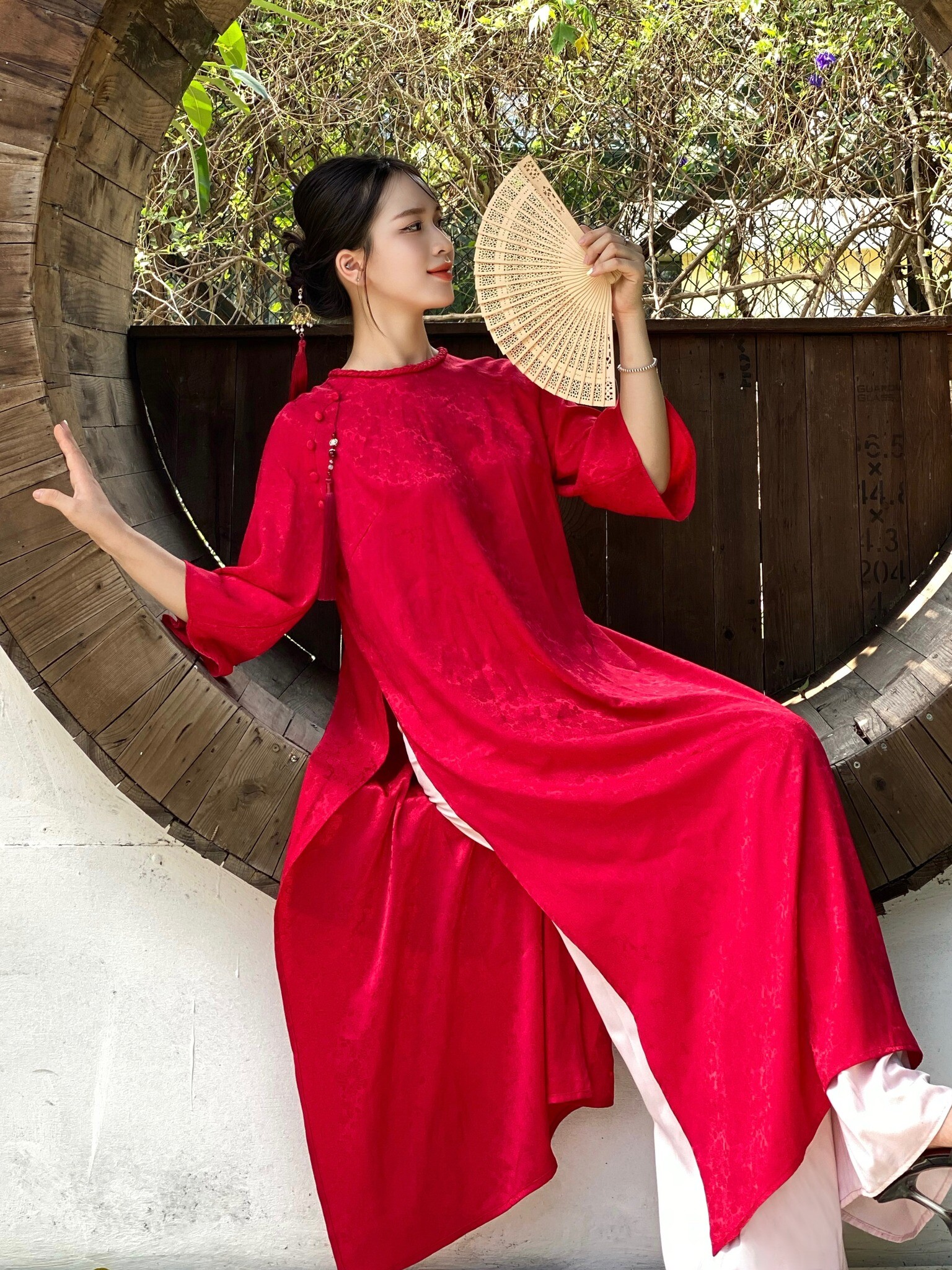 5 phụ kiện nhỏ xinh không thể thiếu giúp diện áo dài Tết thêm cuốn hút, chị em có ảnh sống ảo cực đẹp - 13