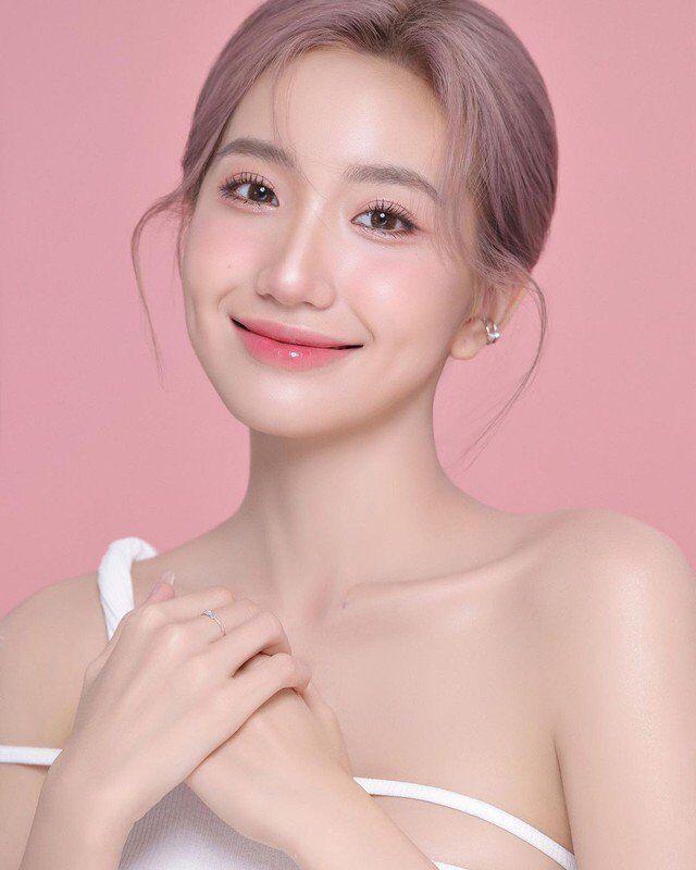 Sau ly hôn chồng thiếu gia, hot girl 2k4 mặc amp;#34;hở bạoamp;#34; đi sự kiện gây tranh cãi, dân mạng tiếc nuối nhan sắc xưa - 4