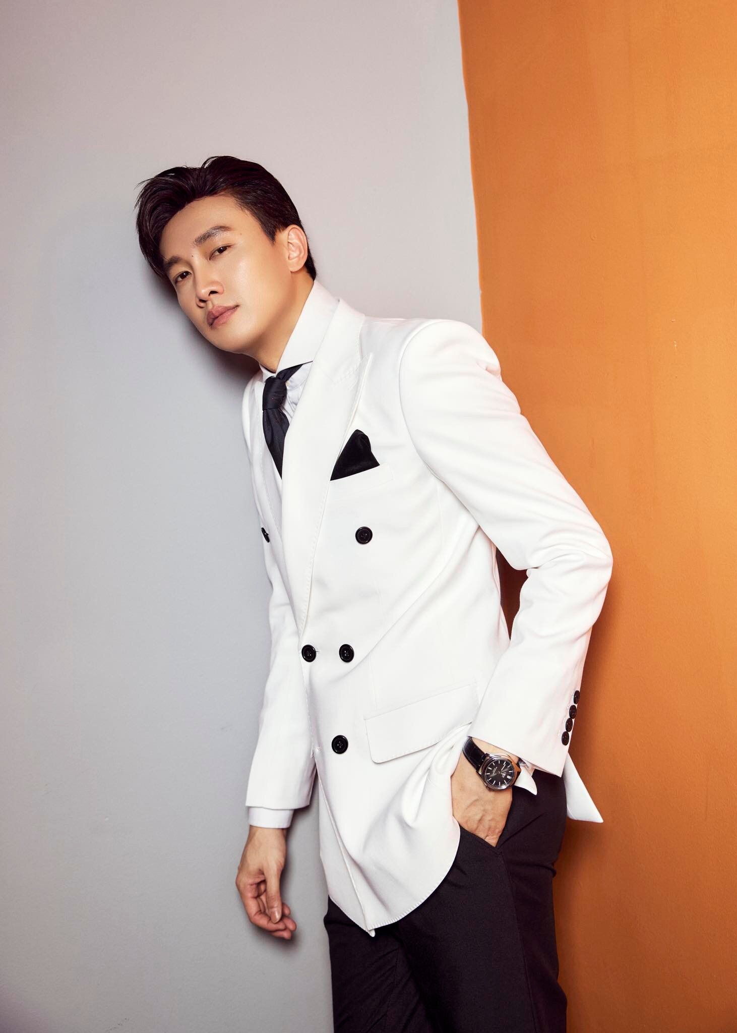 Quốc Trường thường được gọi tên trong top những nam thần màn ảnh Việt nhờ vóc dáng cao to, gương mặt góc cạnh, điển trai.