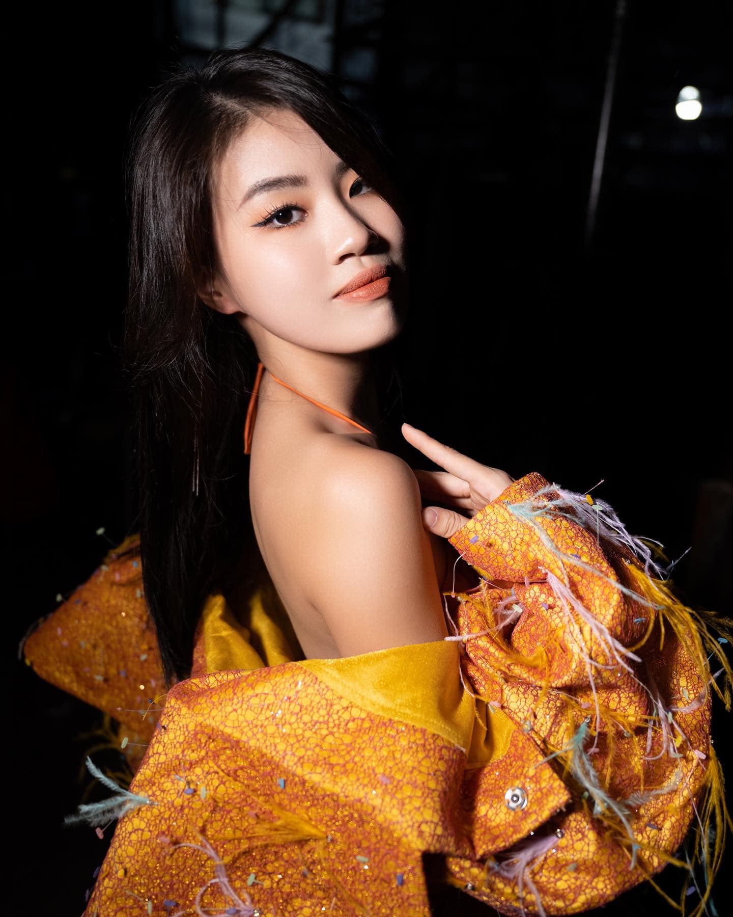 Cô chuộng phong cách mặc quyến rũ nhưng chưa thật sự tạo được ấn tượng trong mảng thời trang.