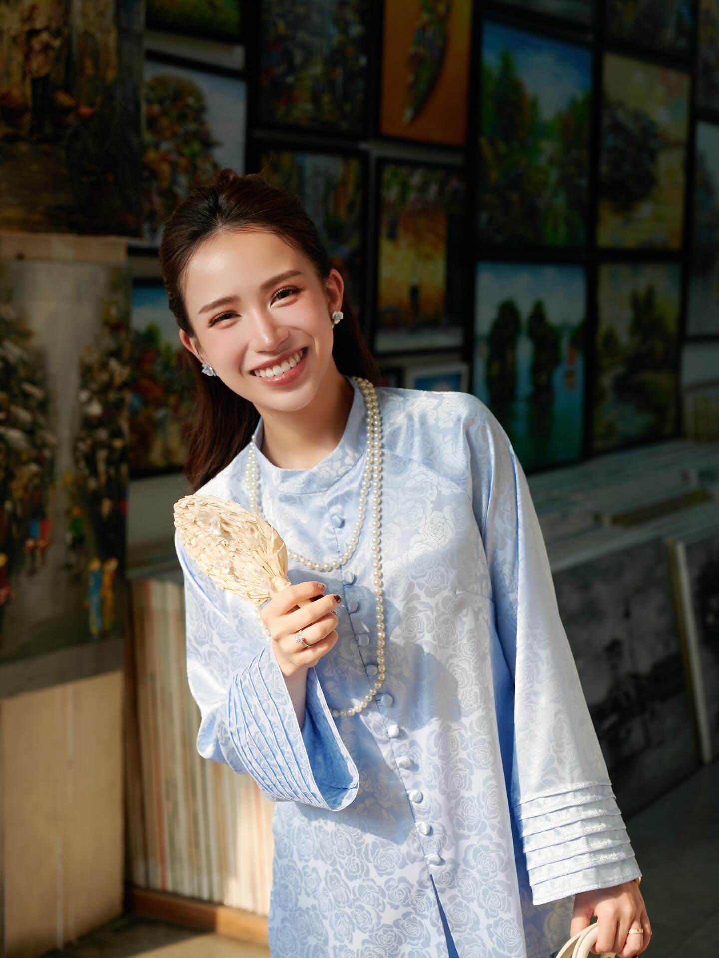 amp;#34;Đối thủamp;#34; của Chi Pu dịp Tết qua: Mỗi ngày một bộ áo dài, bà ba không trùng lặp, phối với túi trăm triệu đi chợ - 12