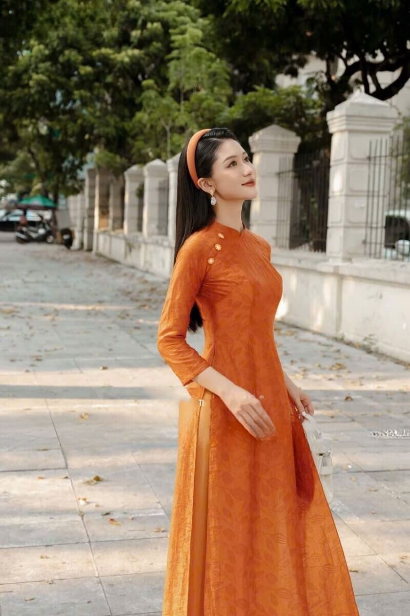 Chị em chọn áo dài Tết màu gì để amp;#34;hút lộcamp;#34; cả năm lại tôn cả da lẫn dáng? Người khôn ngoan sẽ chọn mẫu này - 10