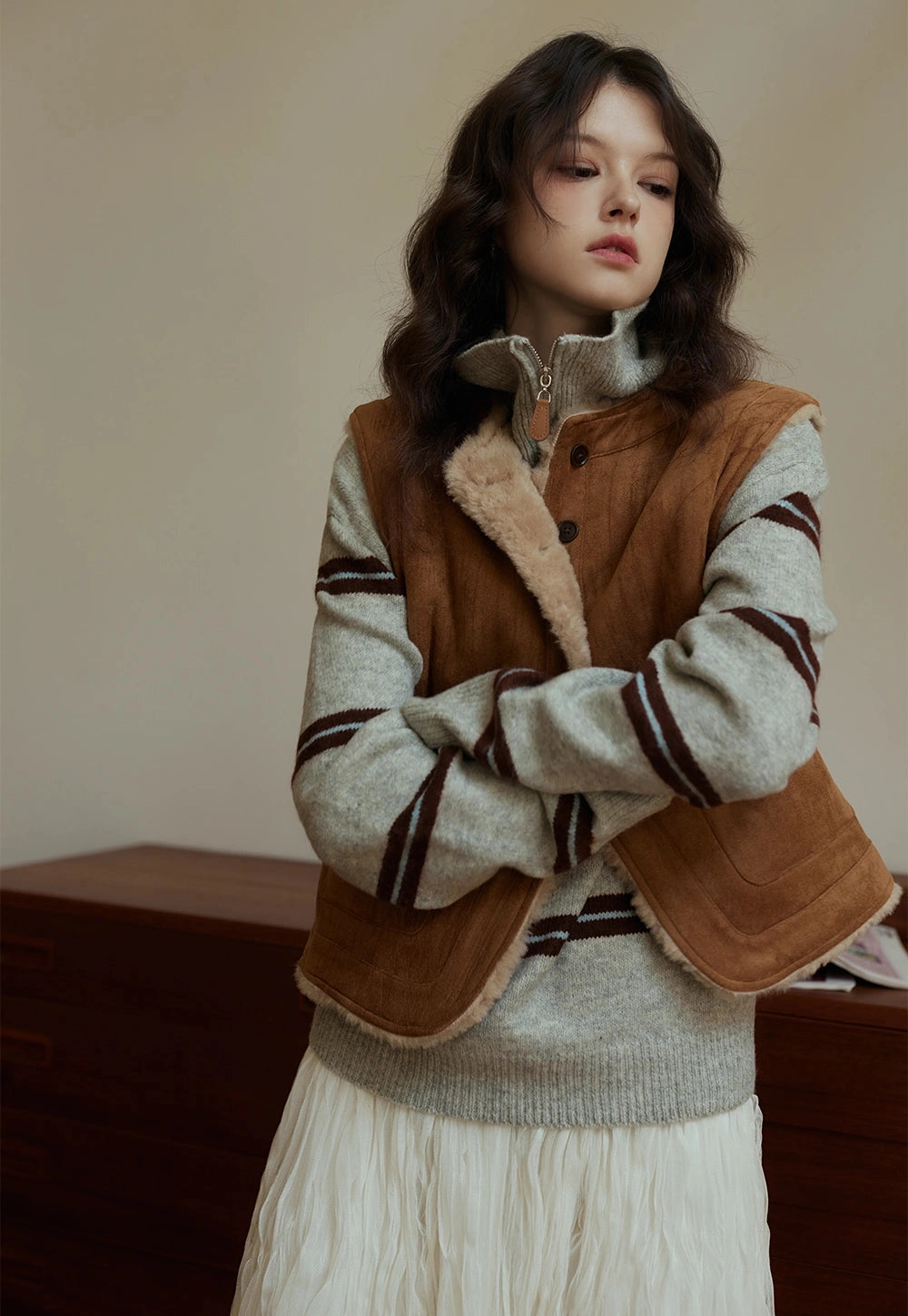 Gile da lộn mùa đông này thường được mix cùng lớp lót lông vừa giữ ấm lại tạo cảm giác ngọt ngào, trẻ trung hơn.