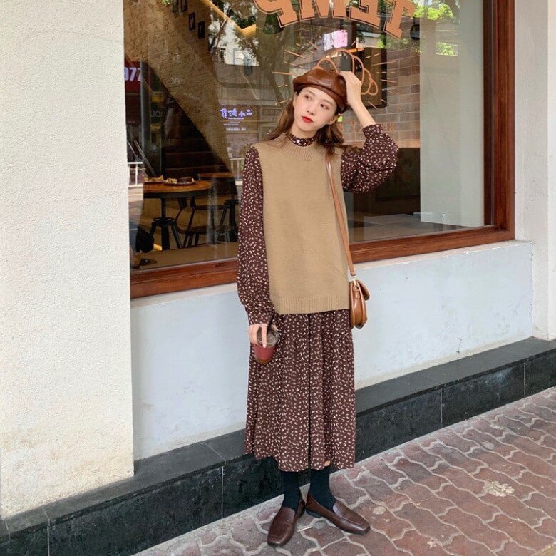 Gile len phối cùng váy liền tạo nên tổng thể nữ tính, mềm mại mà vẫn ấm áp, giúp set đồ mùa lạnh thêm tinh tế và cuốn hút.