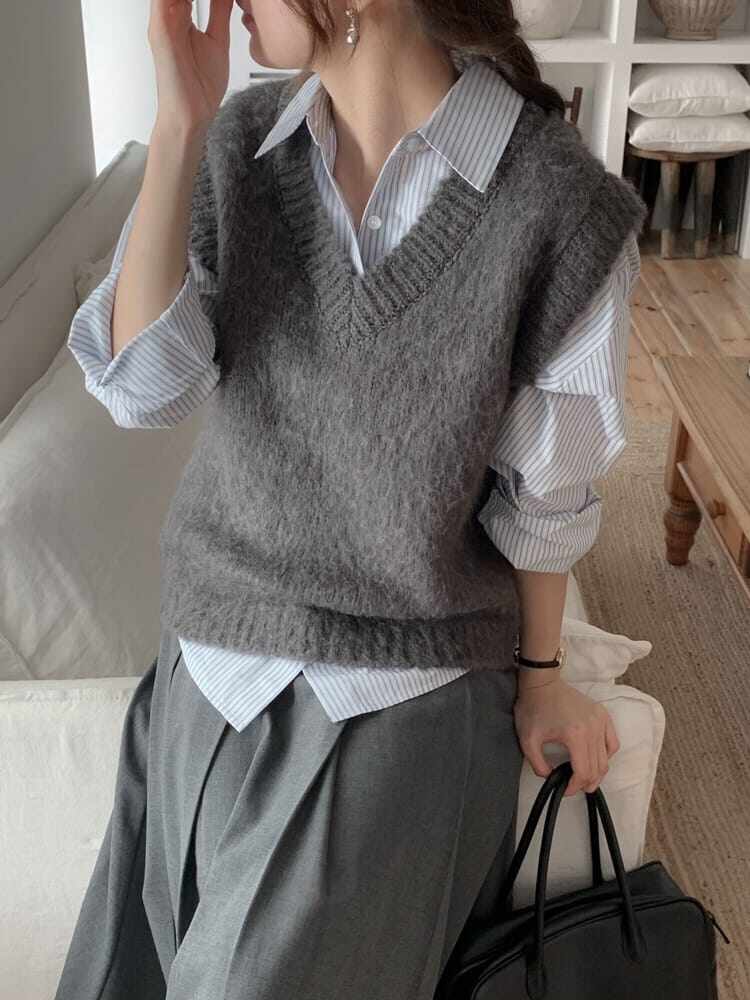 Gile len cổ chữ V mang đến vẻ ngoài thanh lịch và tạo cảm giác kéo dài vóc dáng, phù hợp với nàng có phần thân trên đầy đặn.