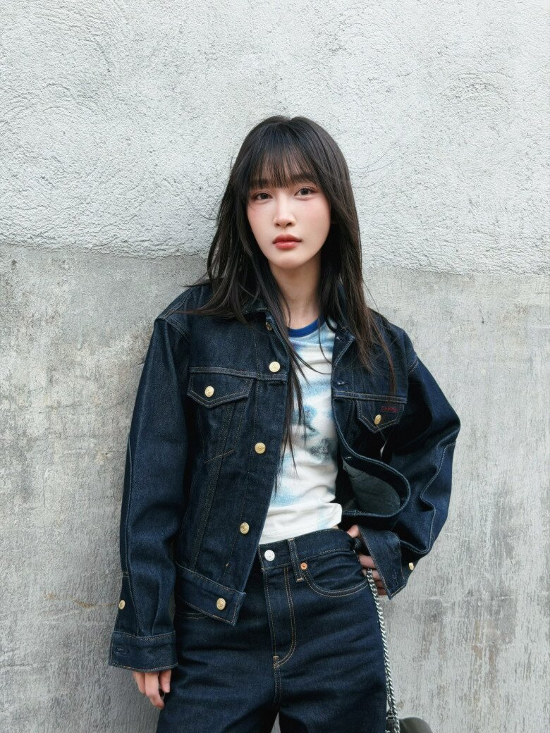 Juky San vốn là gương mặt quen thuộc với khán giả trẻ, ghi dấu với hình ảnh nhẹ nhàng, giọng hát trong trẻo cùng loạt bản cover từng gây sốt trên mạng xã hội.