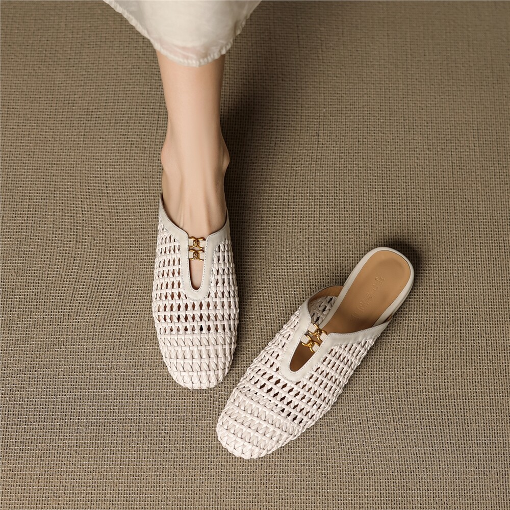 Kiểu giày thoải mái như dép lê, thanh lịch không kém giày lười được dự đoán hot nhất 2026, khiến fashionista mê mẩn toàn cầu - 3