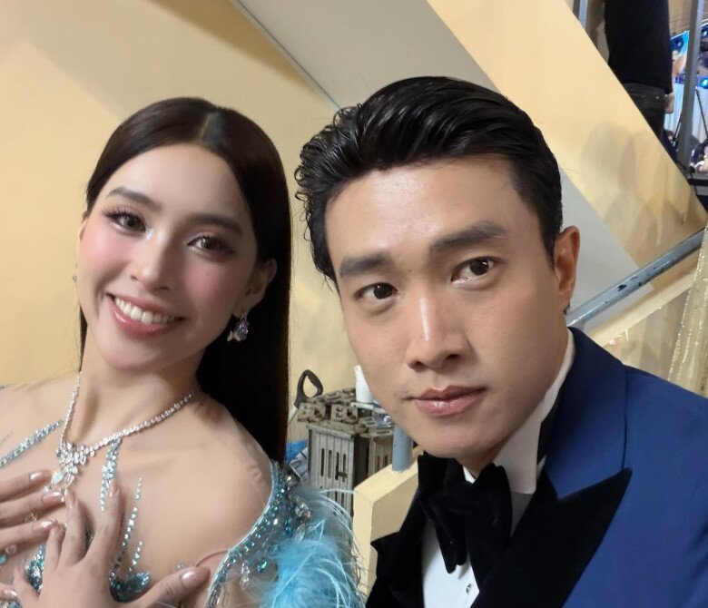 Hình ảnh nam diễn viên tự đăng tải trên trang cá nhân với gương mặt láng mịn và còn được khen đẹp đôi với Hoa hậu Tiểu Vy.