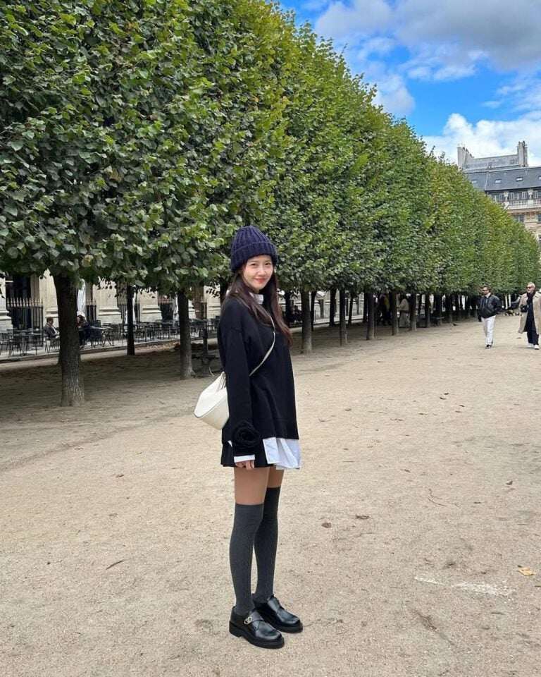 Tất ren cao đầu gối phối gi&agrave;y Mary Jane