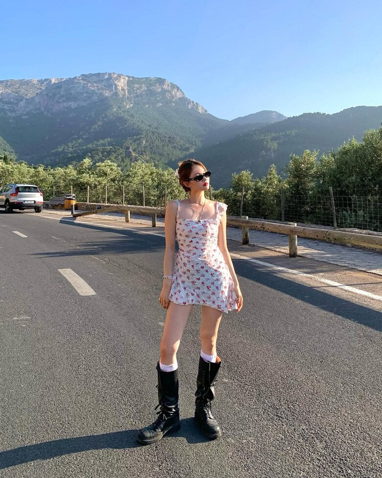 Tất cao đến đầu gối kết hợp bốt cao cổ