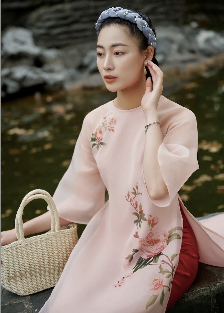 5 phụ kiện nhỏ xinh không thể thiếu giúp diện áo dài Tết thêm cuốn hút, chị em có ảnh sống ảo cực đẹp - 7