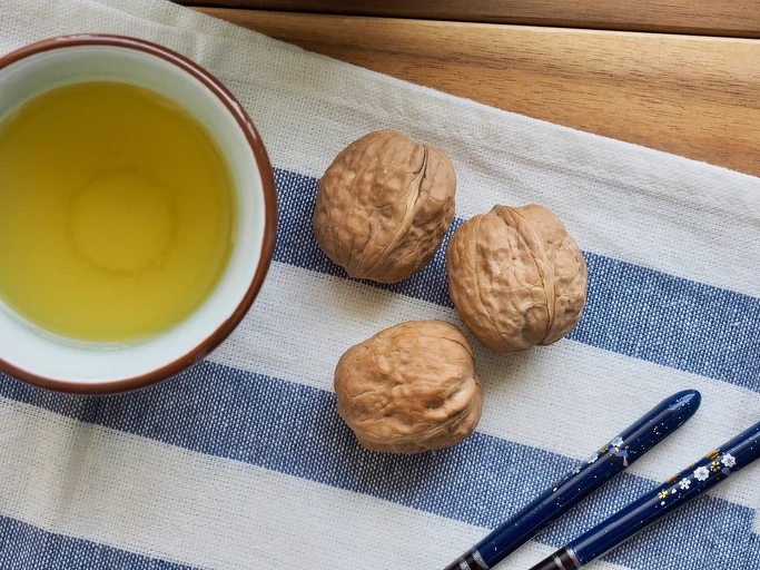 Nghiên cứu cho thấy bổ sung óc chó và trà xanh có thể tăng hiệu quả đốt mỡ.