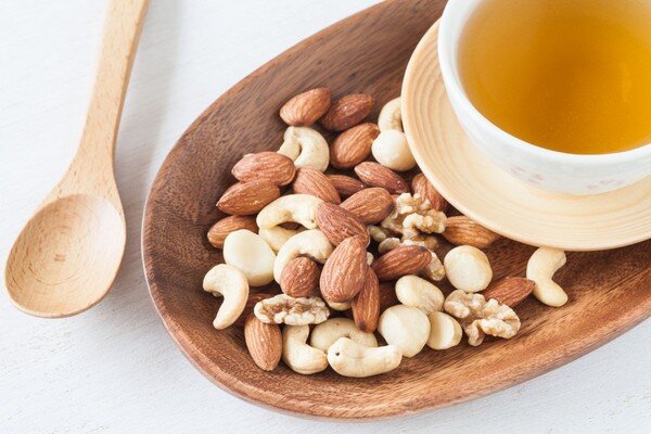 Trà xanh và hạt óc chó đều có những tác động nhất định tới việc giảm mỡ, đặc biệt tăng hiệu quả khi kết hợp cùng nhau.