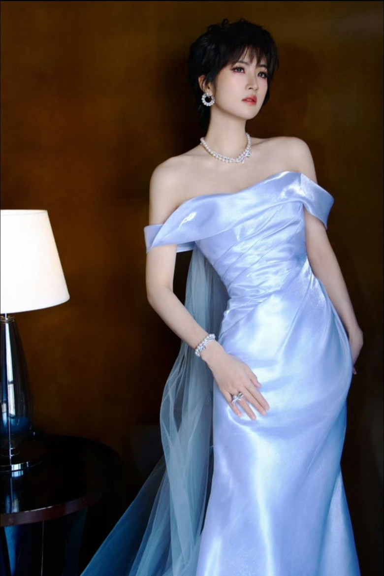 Tiểu thư giàu amp;#34;nứt váchamp;#34; không ai dám coi thường: amp;#34;Lột xácamp;#34; ngoạn mục sau khi vào showbiz, mặc bảo vật tiến vua lên thảm đỏ - 20
