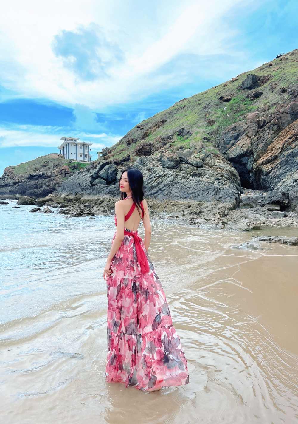 Cứ đến Hè, váy hoa lại hot: 4 mẫu giúp chị em mặc đẹp trong mọi hoàn cảnh, trẻ xinh như nữ chính ngôn tình - 8