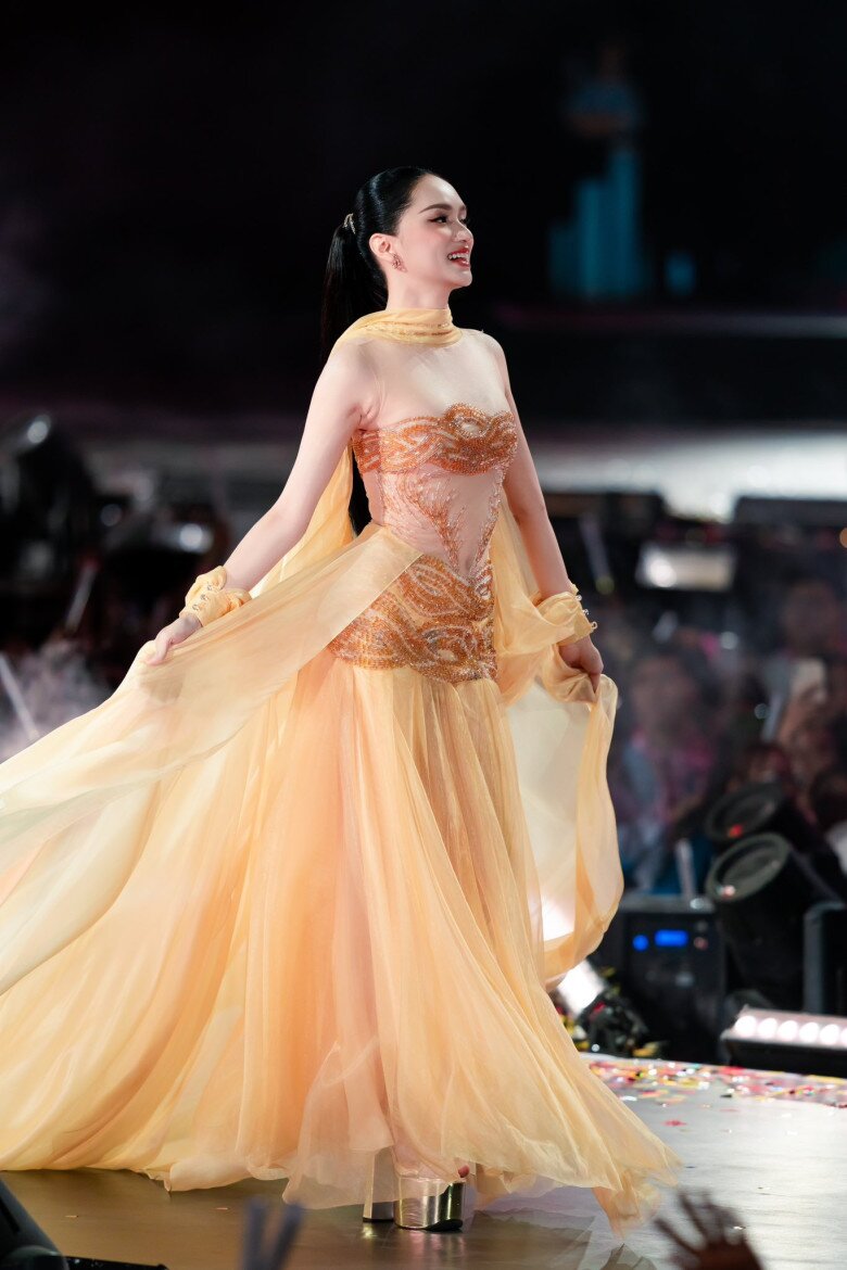 Dàn amp;#34;thiên thần Victoriaamp;#39;s Secret bản Việtamp;#34; mãn nhãn nhất hiện nay, visual thuộc dạng amp;#34;cực phẩmamp;#34;, còn là hoa hậu quốc tế - 17