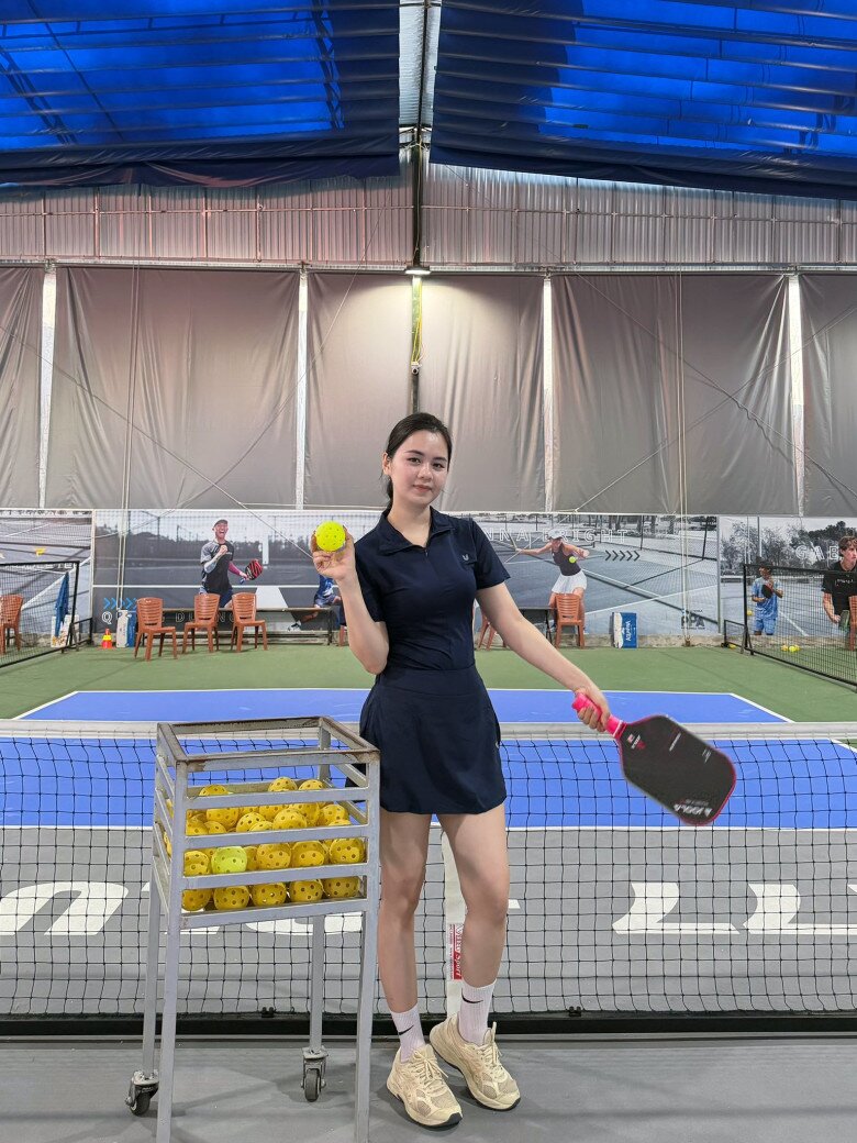 Nàng hoa khôi chăm chơi thể thao để khỏe khoắn, giữ dáng.