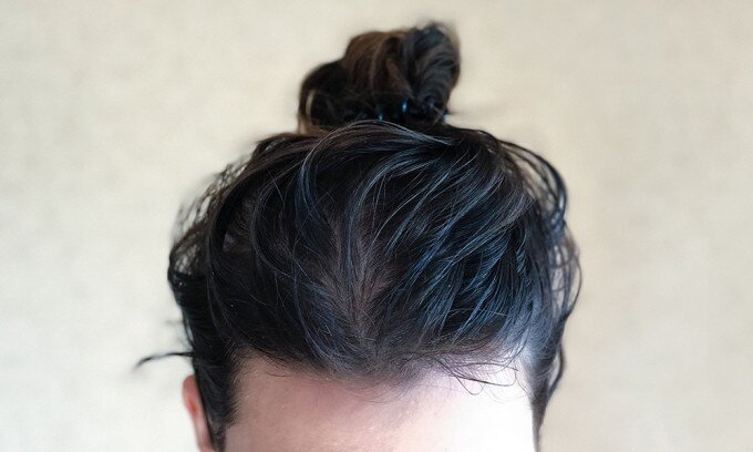 Tóc bết khiến nhan sắc chị em bị giảm đi đôi phần khi đi chúc Tết hay du xuân.