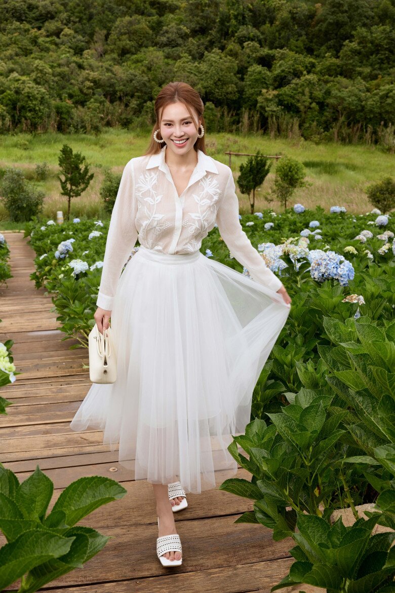 Đi du lịch đầu Xuân không cần mang nhiều đồ, chỉ cần 4 món thời trang này chị em có loạt outfit vừa xinh vừa tiện - 10