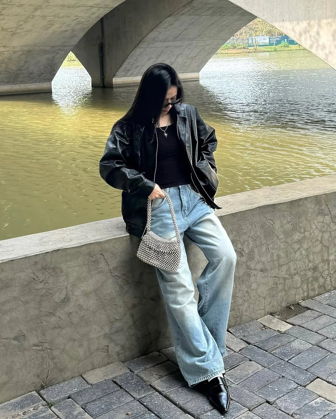 Đi du lịch đầu Xuân không cần mang nhiều đồ, chỉ cần 4 món thời trang này chị em có loạt outfit vừa xinh vừa tiện - 16