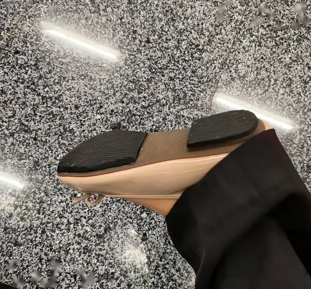 Gi&agrave;y đế mỏng - thiếu độ &ecirc;m v&agrave; bảo vệ