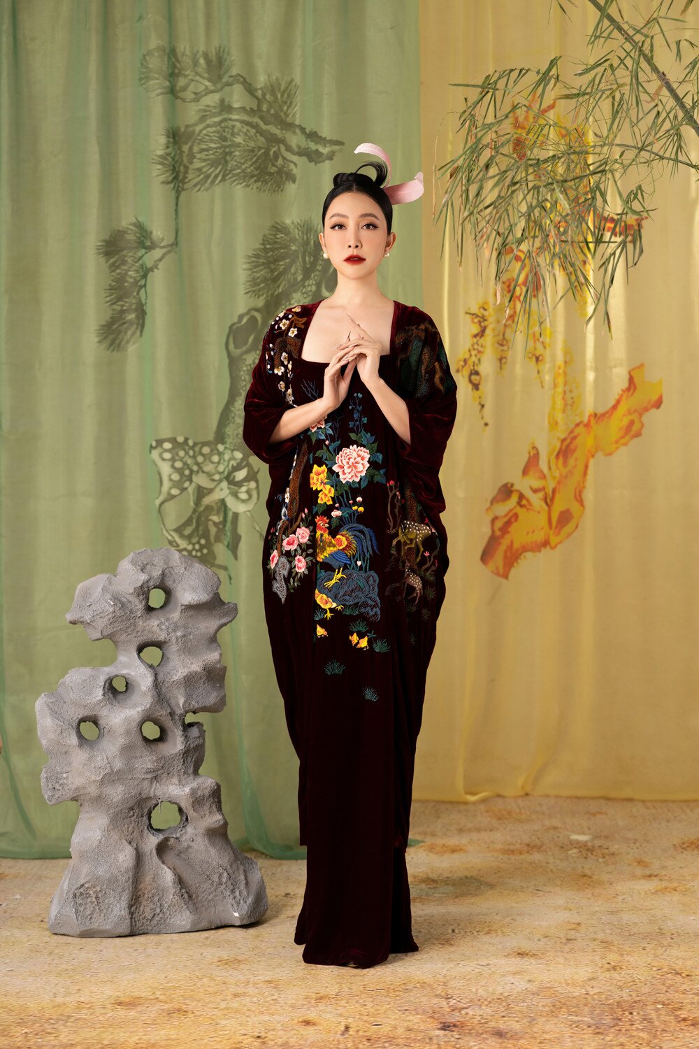 Linh Nga quý phái, sang trọng ở tuổi U40.