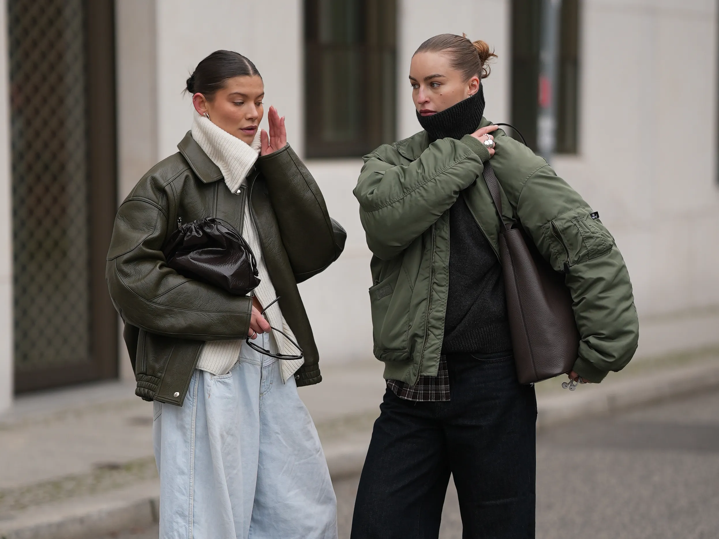 Đừng vội vứt những quần áo cũ này, 4 món đồ amp;#34;cổamp;#34; đang được lăng xê mạnh mẽ giúp chị em đẹp thanh lịch - 17