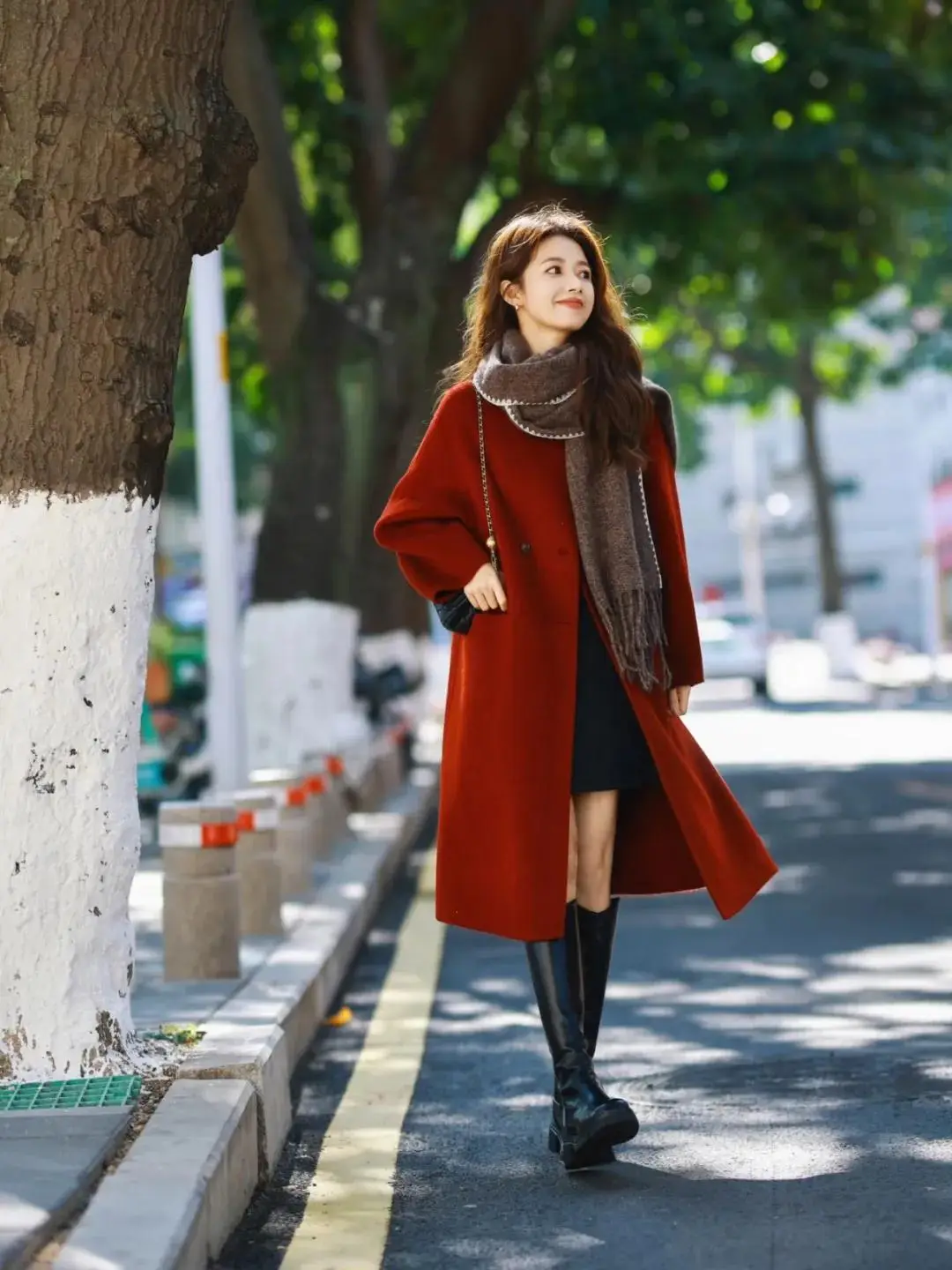Trót mua áo khoác đỏ diện Tết, đây là 8 cách phối đồ giúp bạn khỏi lo amp;#34;sếnamp;#34;, càng mặc càng sang - 7