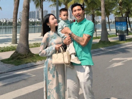 Vợ chồng Đoàn Văn Hậu - Doãn Hải My gây chú ý trong ngày đầu năm mới