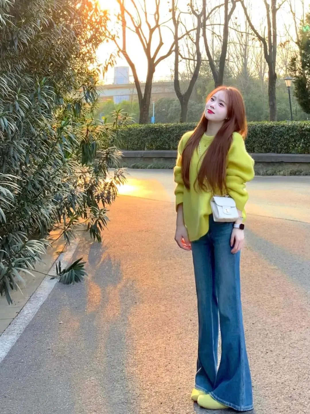 Phụ nữ U40 đừng chỉ diện màu trung tính: 6 combo màu nổi giúp trẻ như đôi mươi mà không hề amp;#34;cưa sừng làm nghéamp;#34; - 7