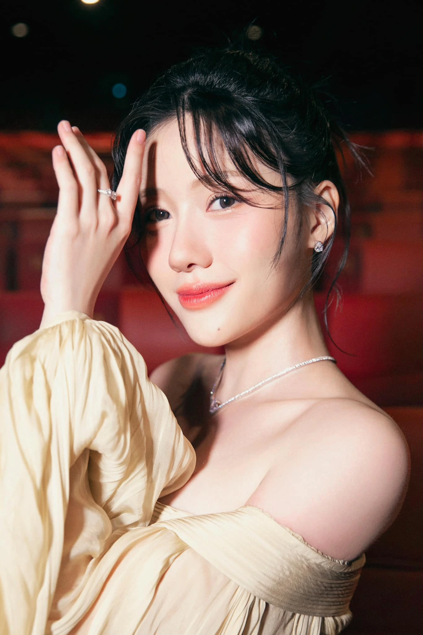 Nhan sắc 2 em gái Trấn Thành: Người amp;#34;giàu nhất nhàamp;#34; sống giản dị, em út ngày càng amp;#34;Hàn hóaamp;#34; giống chị dâu - 16