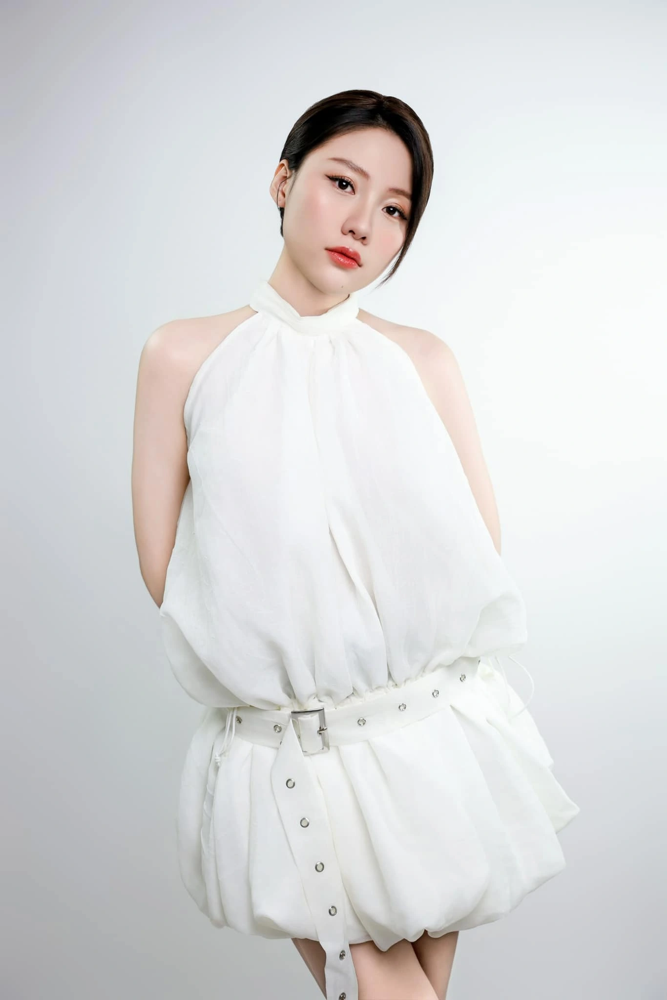 Nhan sắc Uyển Ẩn ngày càng thăng hạng, toát lên vẻ nữ tính và quyến rũ rõ nét.