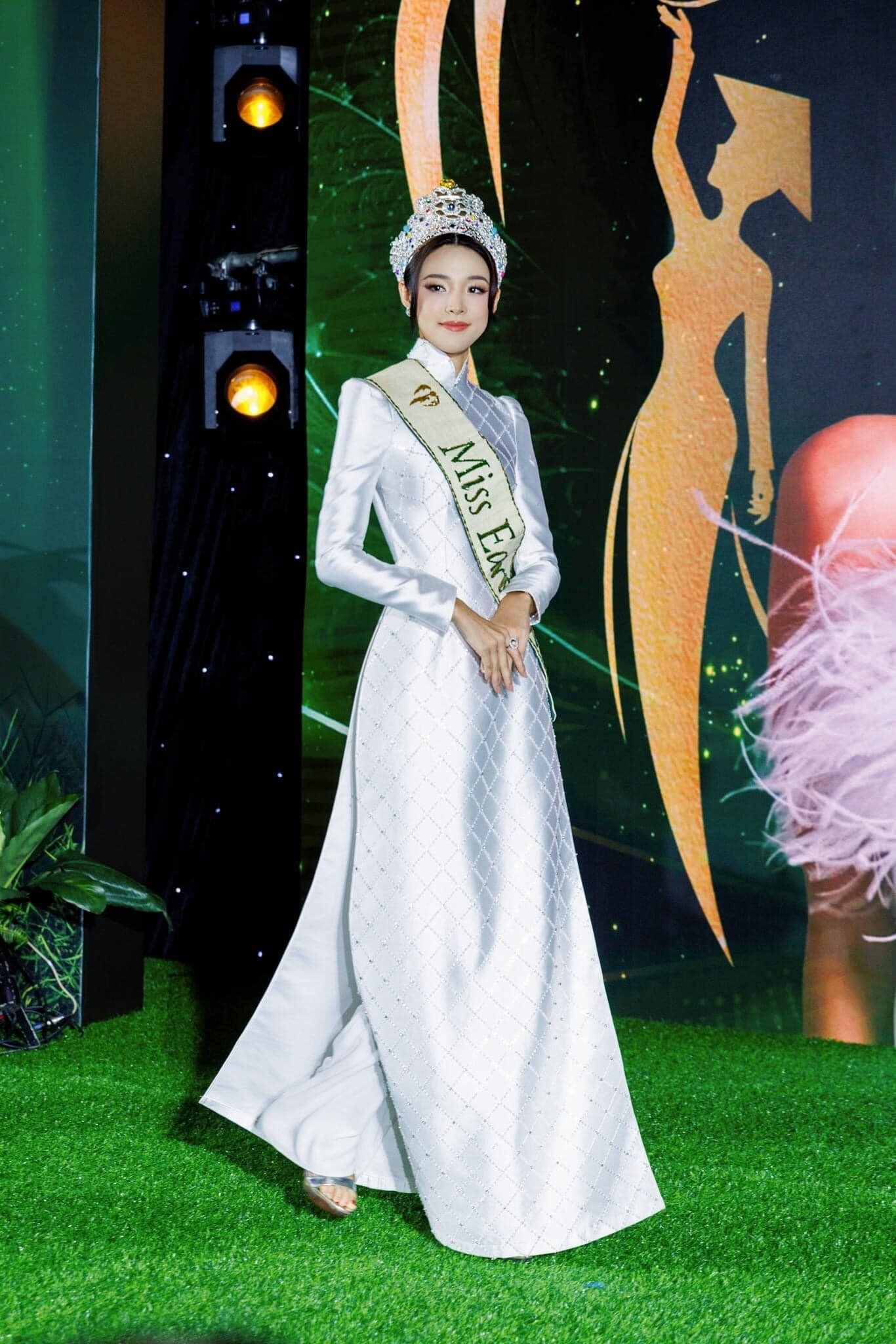 Chân dung hoa hậu đang gây tranh cãi nhất Hàn Quốc - 11