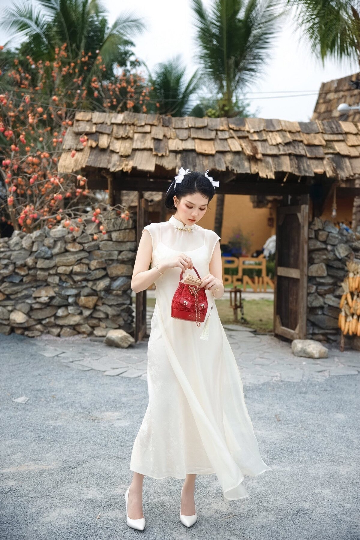 Mua giày gì để mặc với áo dài? 5 đôi giày đẹp lại tôn dáng, amp;#34;kéo dài chânamp;#34; cho hội chị em xúng xính đi chơi Tết - 4