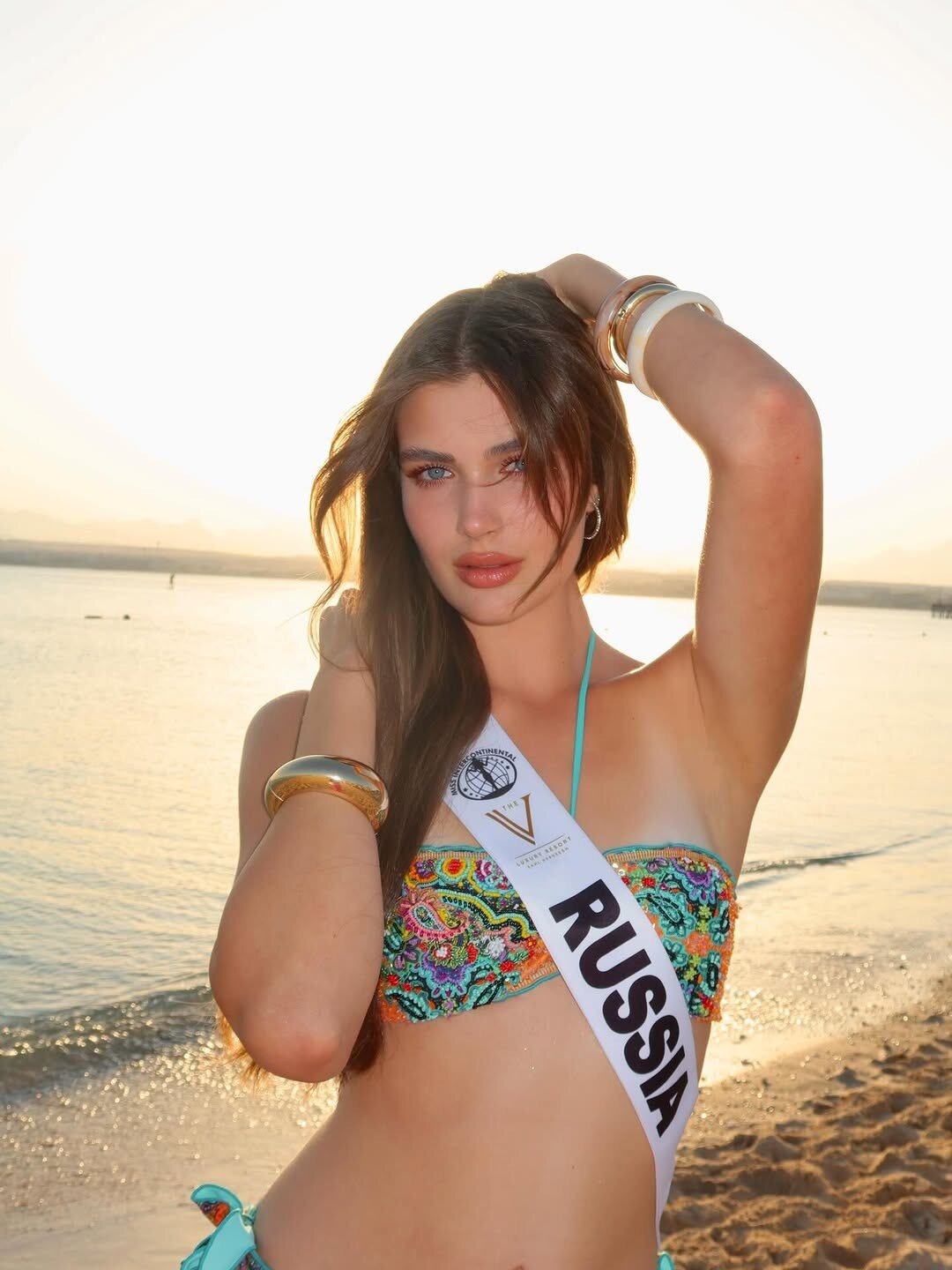 Varvara, 18 tuổi, đến từ Nga gây ấn tượng với gương mặt ngọt ngào và hình thể quyến rũ. Cô yêu thích yoga, Pilates, khiêu vũ, biểu diễn đàn hạc và luyện thanh. Người đẹp theo đuổi dự án hỗ trợ cộng đồng, tập trung tiếp thêm sự tự tin và định hướng sống cho các cô gái trẻ.