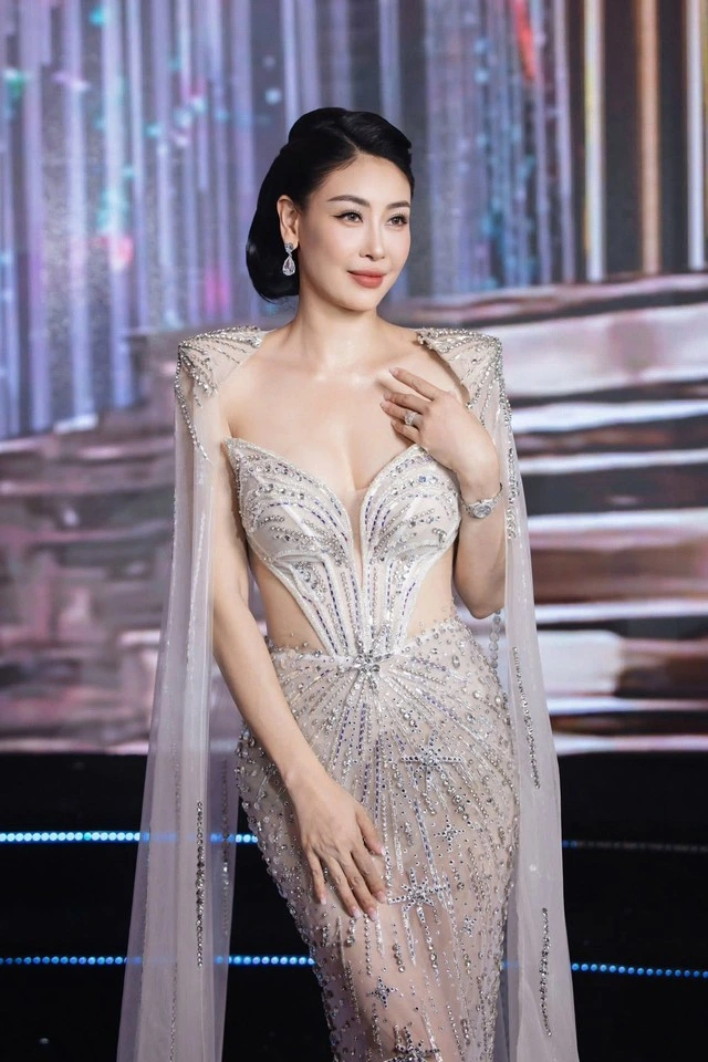 Em gái amp;#34;sinh đôiamp;#34; của amp;#34;hoa hậu giàu nhất Việt Namamp;#34;: Giàu amp;#34;nứt váchamp;#34; không kém chị, được mệnh danh là chim công - 9