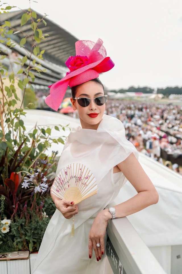 Hà Kiều Anh vẫn nổi tiếng là hoa hậu hack tuổi khi đã U50 vẫn trẻ trung, xinh đẹp.