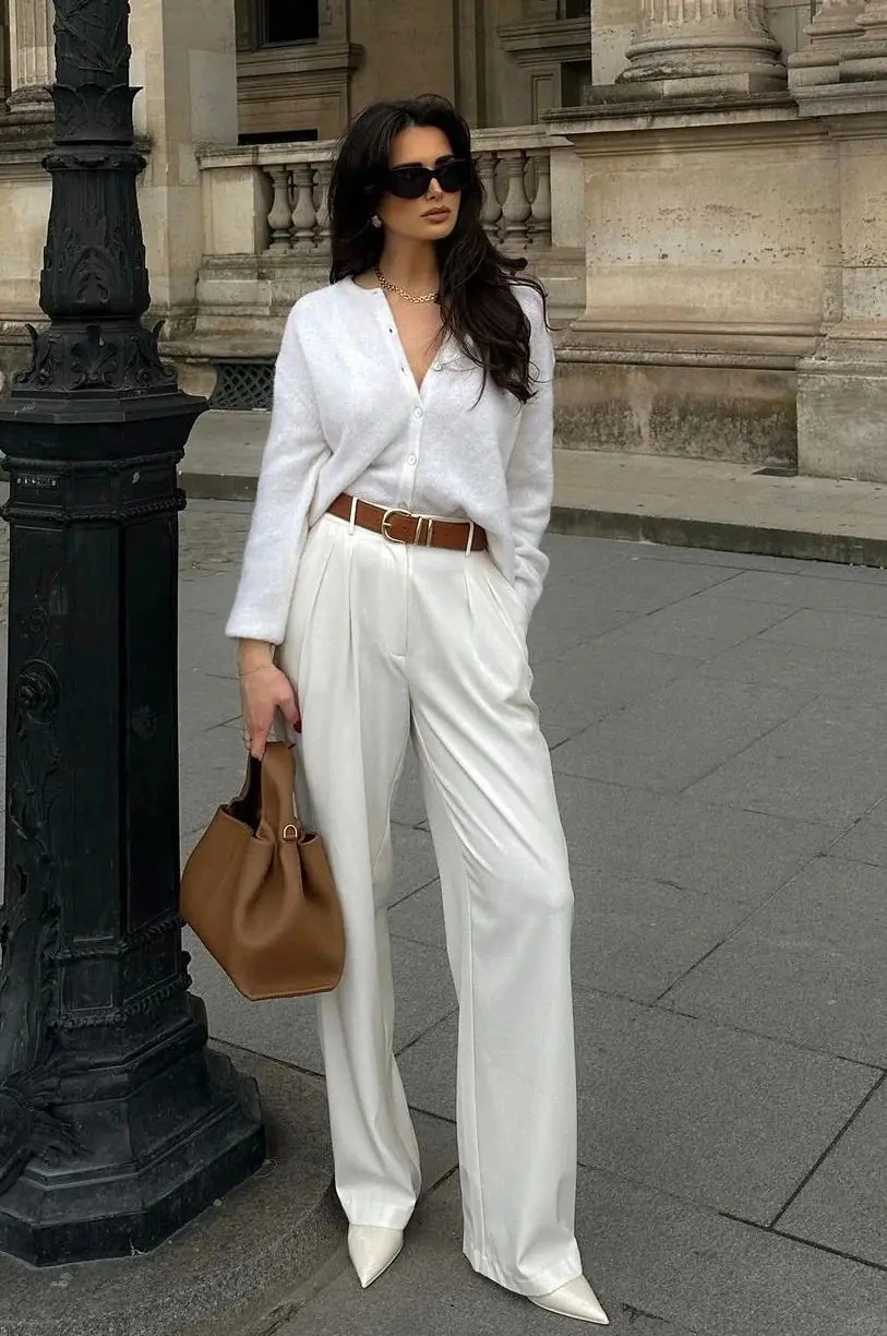 Không chỉ quần ống rộng, kiểu quần này cũng là “chân ái” mặc quanh năm của nàng công sở, dáng nào mặc cũng đẹp - 1