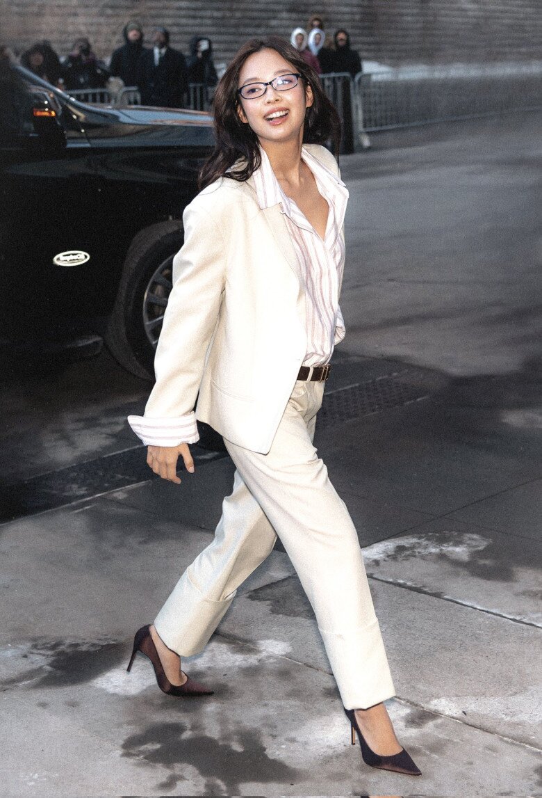 Không chỉ quần ống rộng, kiểu quần này cũng là “chân ái” mặc quanh năm của nàng công sở, dáng nào mặc cũng đẹp - 11