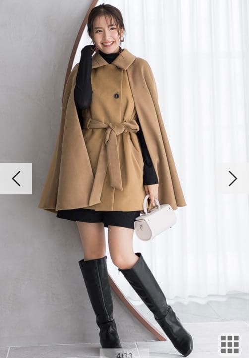 Thêm thắt lưng vào áo giúp cân chỉnh lại tỷ lệ vóc dáng, nâng cao eo và kéo dài đôi chân.